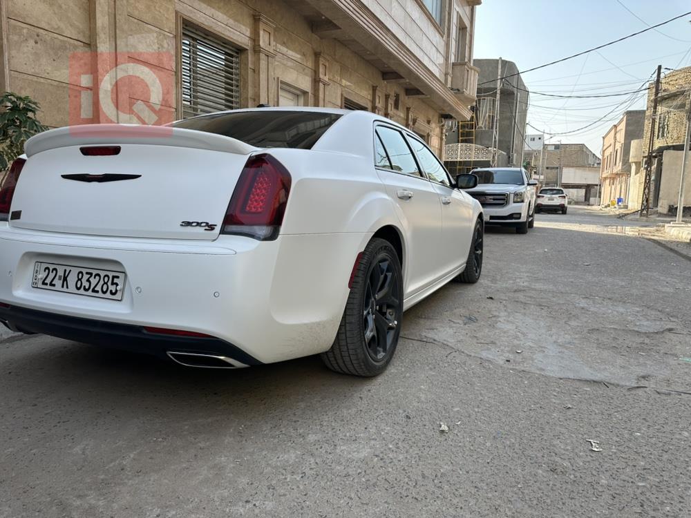 كرايسلر 300